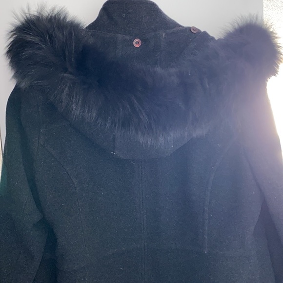 Wool coat with genuine fox fur trim - Picture 3 of 4
